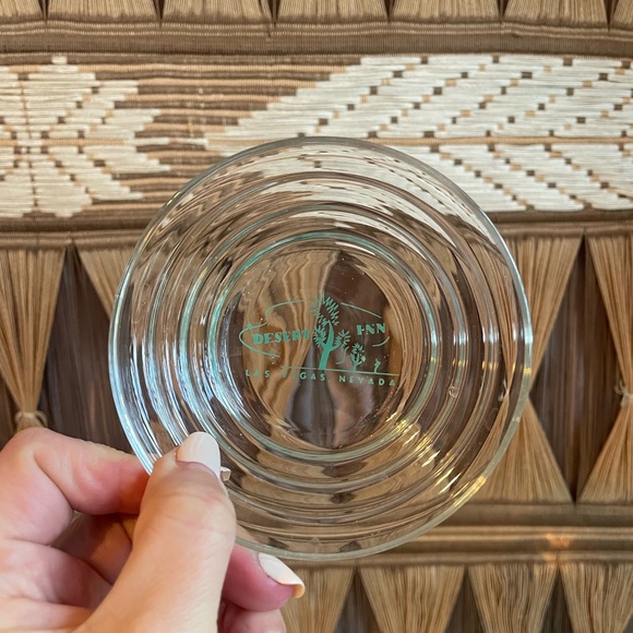 Wilbur Clark's Desert Inn Las Vegas, Nevada Souvenir Matchbook Ashtray Set - Picture 4 of 8